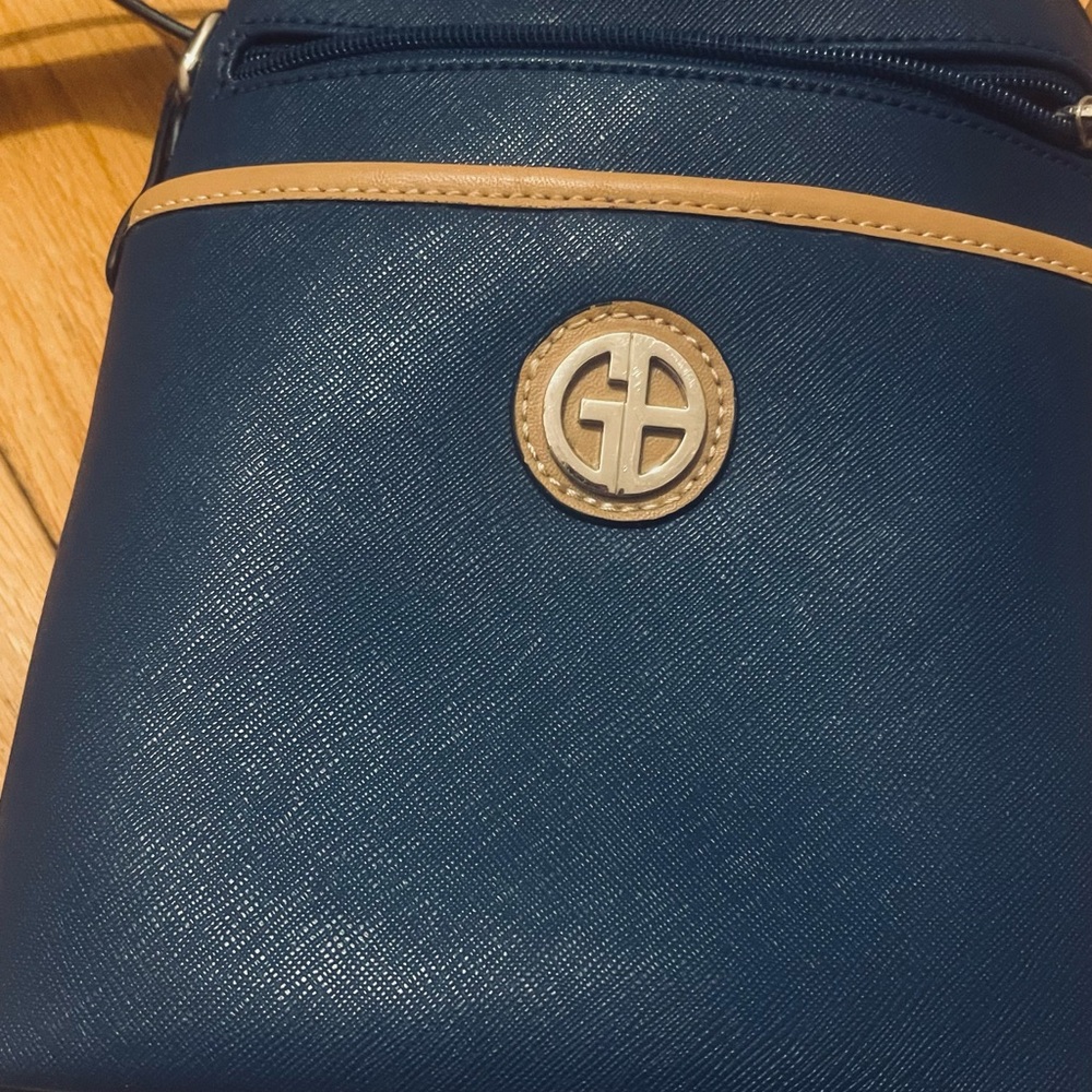 Giani bernini cross body bag